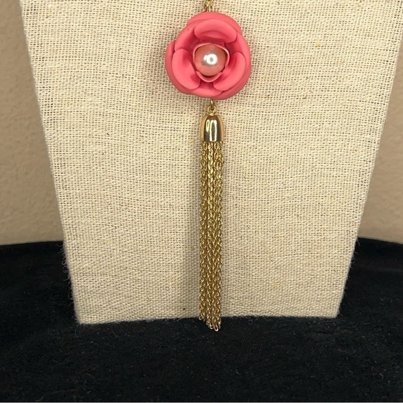 GOLD ROSE TASSEL NECKLACE FAUX PEARL ACCENT - Picture 3 of 12